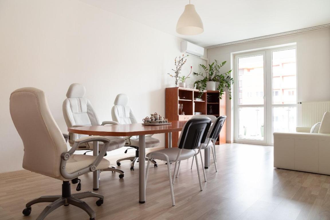 Great Tourist And Business Apartment Near Center Pozsony Kültér fotó