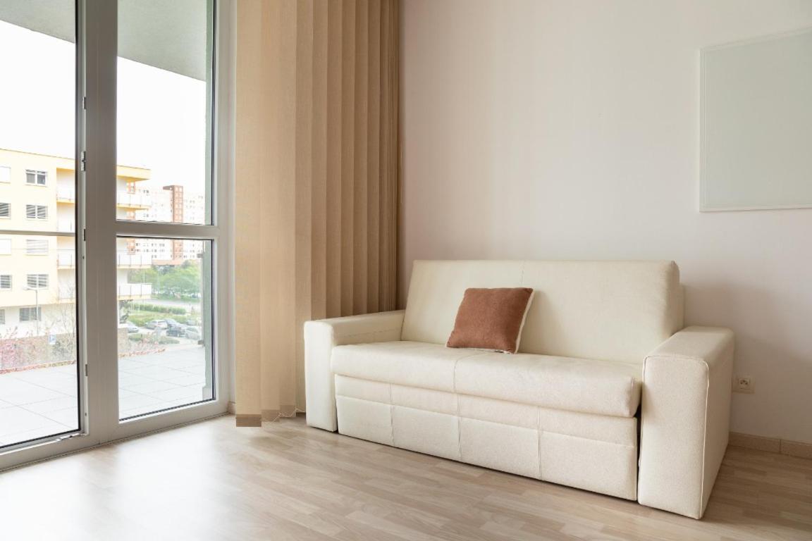 Great Tourist And Business Apartment Near Center Pozsony Kültér fotó