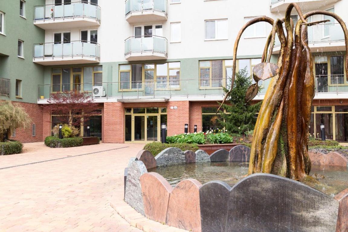 Great Tourist And Business Apartment Near Center Pozsony Kültér fotó