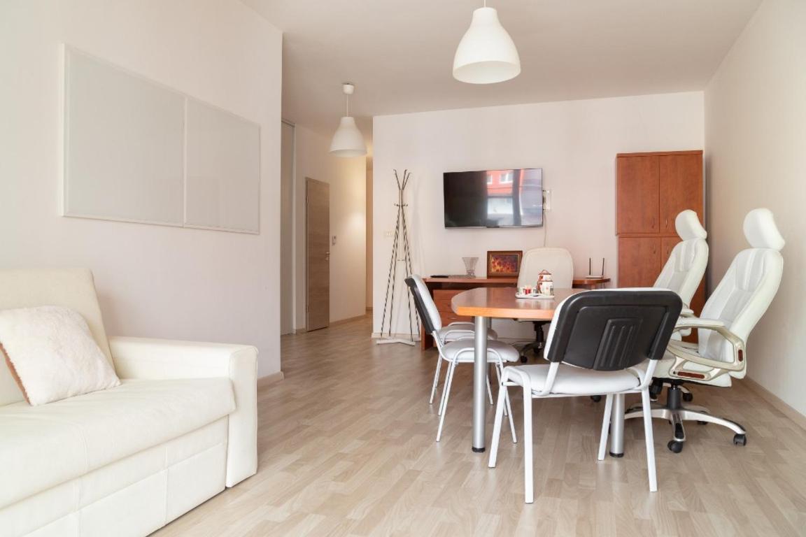 Great Tourist And Business Apartment Near Center Pozsony Kültér fotó