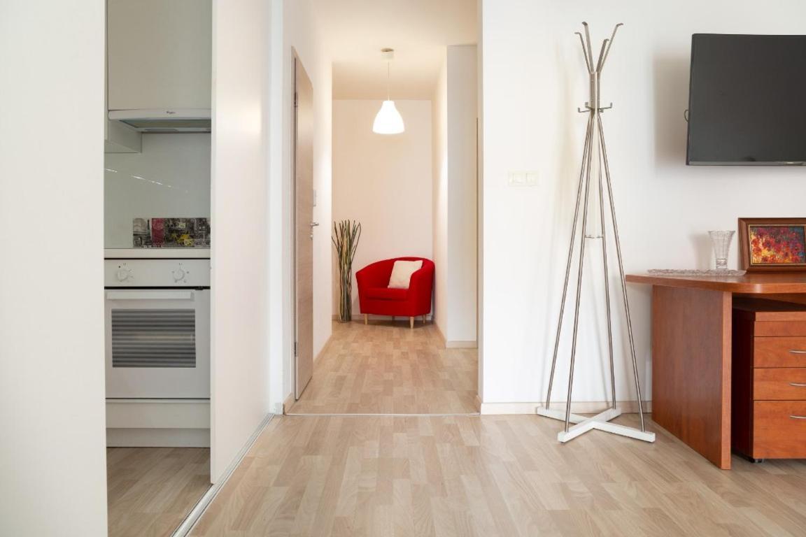 Great Tourist And Business Apartment Near Center Pozsony Kültér fotó