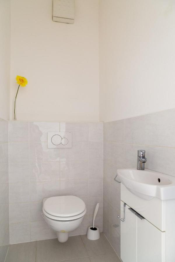 Great Tourist And Business Apartment Near Center Pozsony Kültér fotó