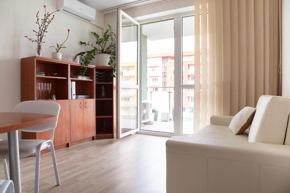 Great Tourist And Business Apartment Near Center Pozsony Kültér fotó
